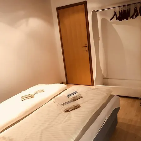 Yellow Fortress Apartment *